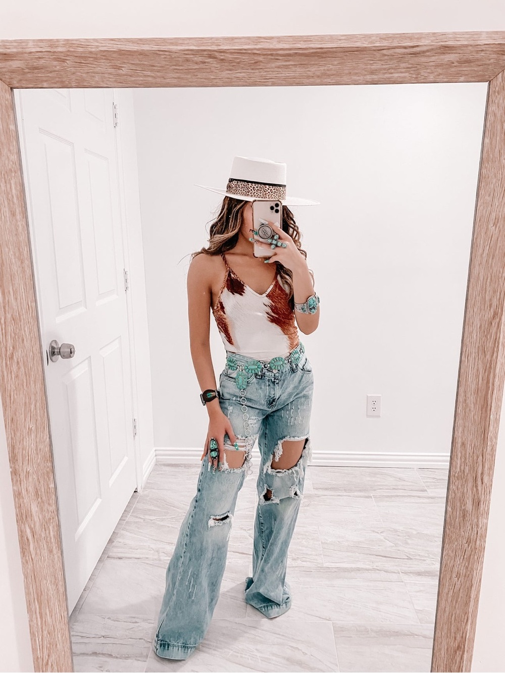 Distressed Western Wide-Leg Jeans Size 9 (See measurements!)